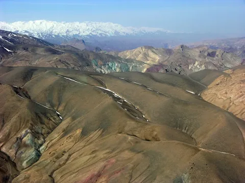 د سرپل رنګارنګ غرونه — هوايي انځور، ۲۰۱۵