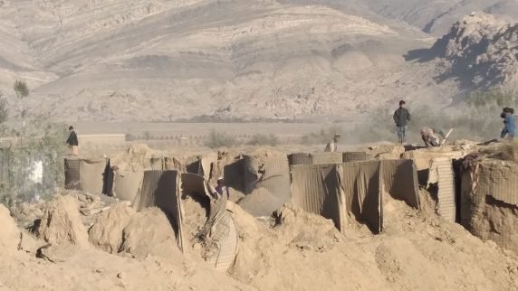 ټول په چور تالان کې سره ورته یو | امید اڅک