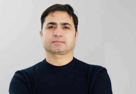 د خبریالانو په وړاندې بېباوري څنګه ختمه کړو؟| صادق رښتینی